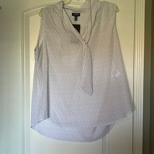Sleeveless women’s blouse